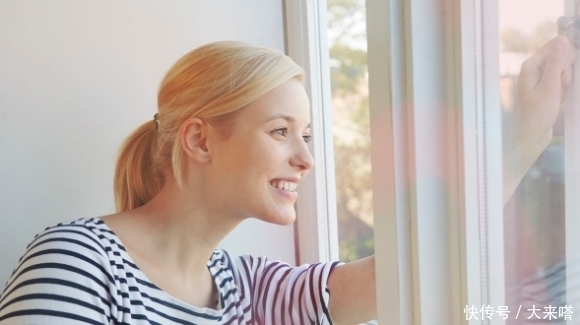 一个小穴位竟有如此奇效？每天晚上按一按，一觉睡到天亮，不夜醒