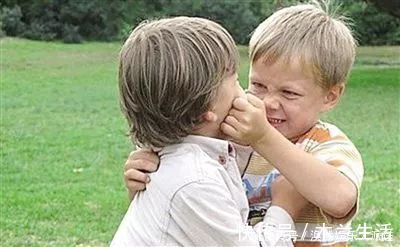 女儿|4岁女儿画“蛇”得了奖,孩子妈妈还在沾沾自喜,小姨:快报警