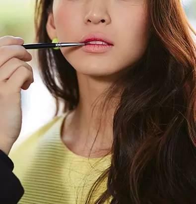 不同场合，怎样涂出属于你气场的口红？