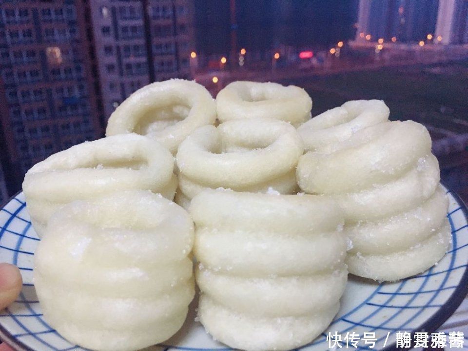 白糖和糯米粉还能这么吃,第一次吃就吃上瘾了,外酥里糯