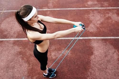 女人|每天坚持跳绳的女人，最后都怎么样了？这4大好处会不请自来