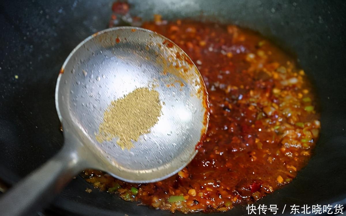 川菜经典的麻婆豆腐,嫩滑可口,香辣下饭,一上桌家人就抢着吃