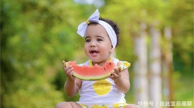 添加|宝宝在1岁前要多喂这类食物,将来说话早、发音准,宝妈早知早好