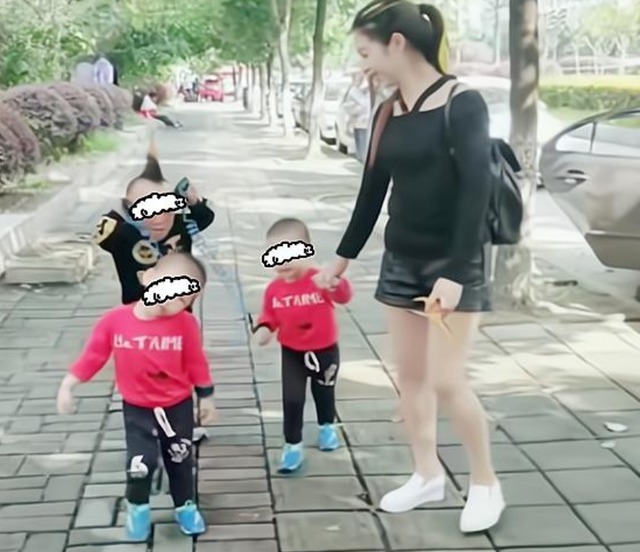 父亲|90后辣妈带娃外出,父亲身高让路人感觉匪夷所思:我眼花了