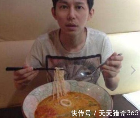 网友试水何炅面馆,连吃了3碗牛肉面,看到