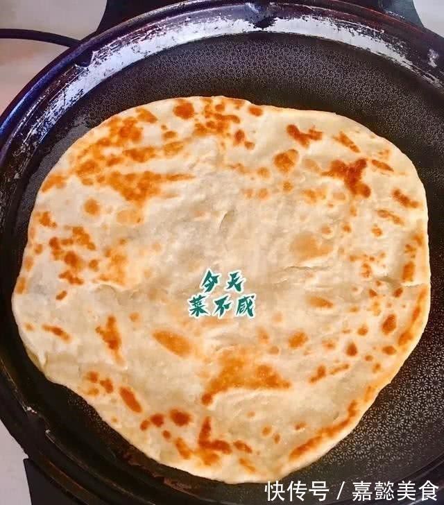 烙饼|温水或凉水和面都不对，试试我烙饼的特殊方法，松软酥香，放一天都不会硬