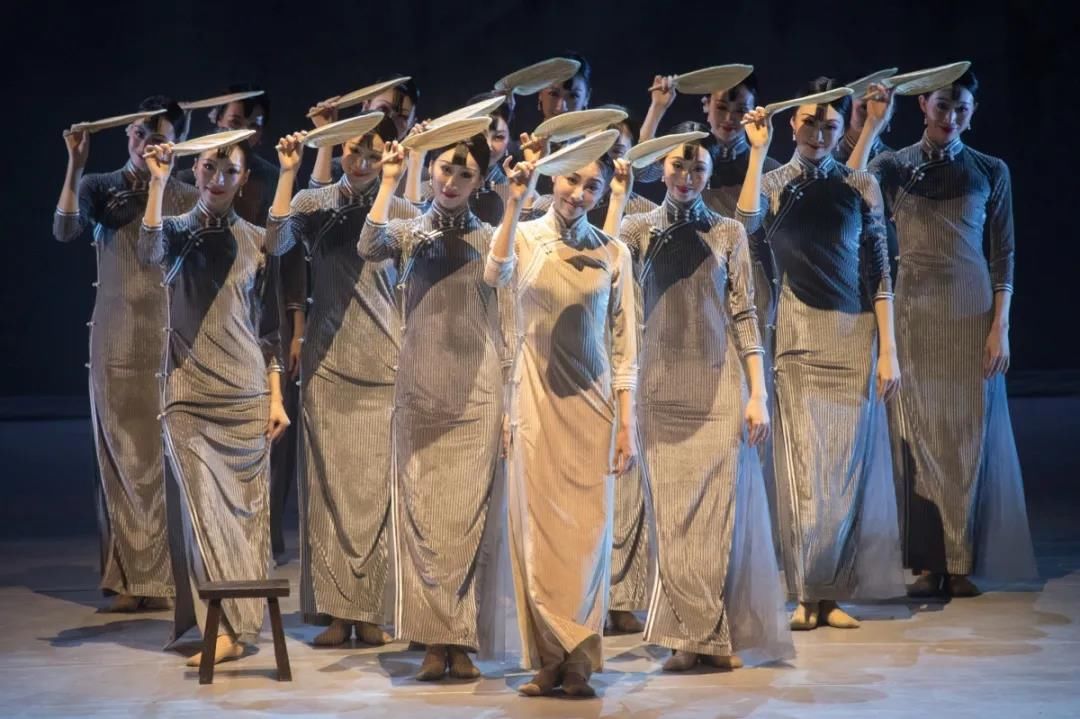 上海文广演艺集团|能不能让更多人愿为一场剧飞来上海看？《电波》《朱鹮》做了这件“敢为天下先”的事