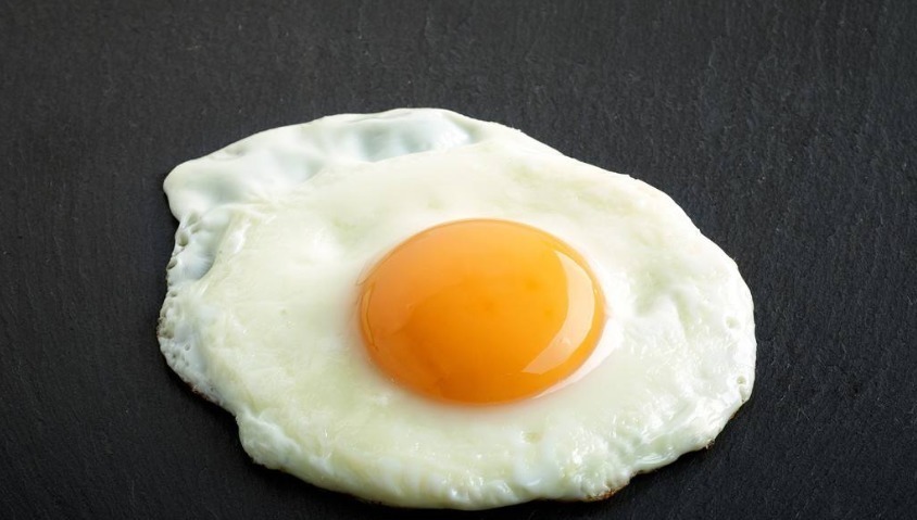 煎鸡蛋,直接下锅就错了!多做一步,煎好圆润鲜嫩,不粘锅不会糊