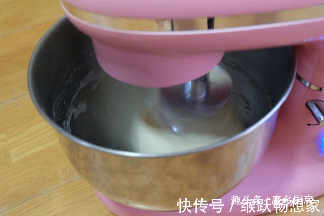 这个面包配方好,牛奶、黄油、鸡蛋全不放,一次发酵,香软又健康