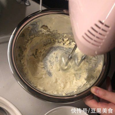 今天我吃光5碗饭的秘诀是浪漫红丝绒草莓蛋糕...