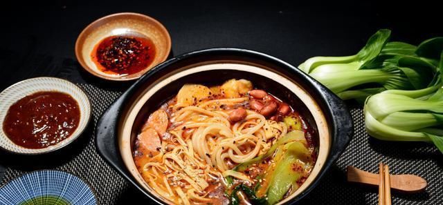 卖光|泡面新做法邻居拿到校门口卖150份每碗6块全卖光你觉得赚吗