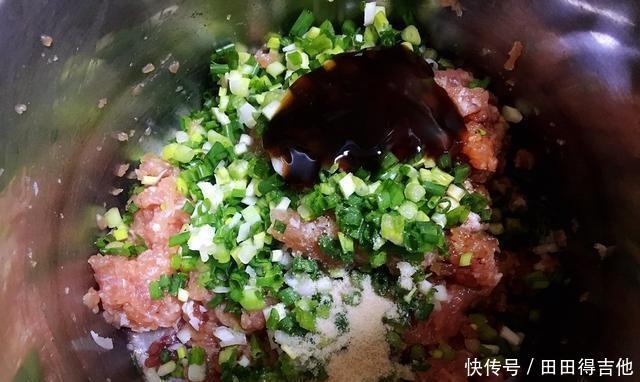 老板|馅饺子时,用生油或熟油,跟饺子馆的老板学一个窍门