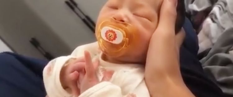 大一|大一新生放暑假回家,发现爸妈趁自己不在,生了个小18岁的二胎