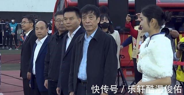 广州队|钱非万能!媒体人点评上港2021赛季失败,是广州队的反例
