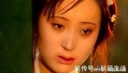 林黛玉#贾府中秋团圆的宴席上,这一幕深深刺痛林黛玉,她中途离席了