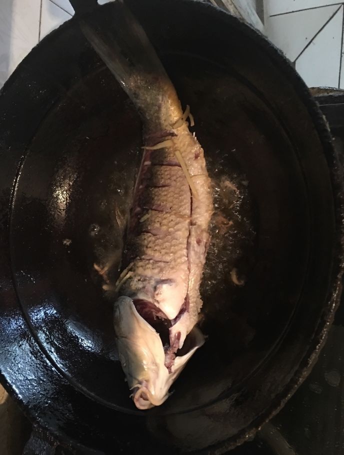 无论做啥鱼，别再用料酒去腥！教你3招，去腥增香，出锅抢着吃！