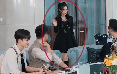 大帥哥|奔跑吧：baby穿短裙，黃旭熙夸太美，蔡徐坤的嘀咕才是“真姐弟”