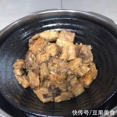 搅拌均匀|不可错过的下酒菜梅菜扣肉（含炸扣肉做法），过瘾