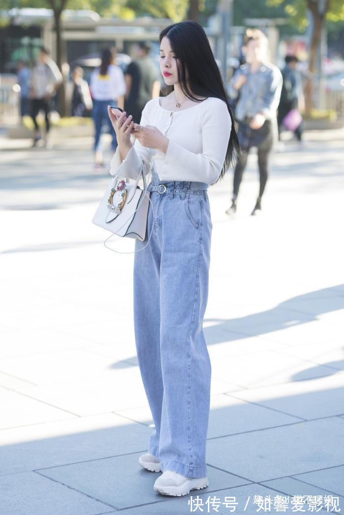 小姐姐 气质高腰牛仔阔腿裤，展现不一样的美