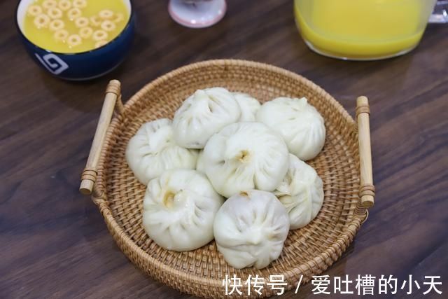 包子|皮薄馅大还流油的肉包子，连吃三个都不够，做法简单一定要学