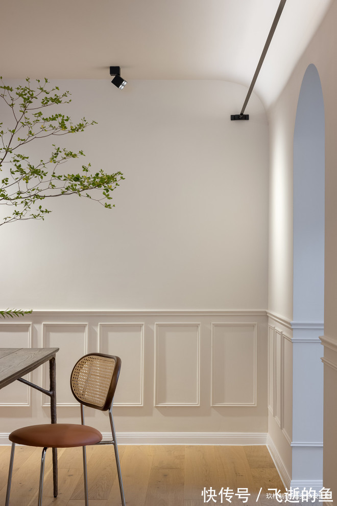 连通性|90㎡简约三居,秋日暖阳中的侘寂之美