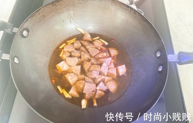 香菇酱|煮猪肉丸，调味道时放什么料最合适？记住放3样，肉丸色香味俱全