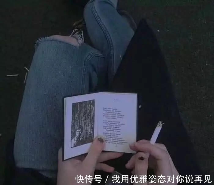 最近火了“刚好错过”背景图，你以为我不走，我以为你不会等