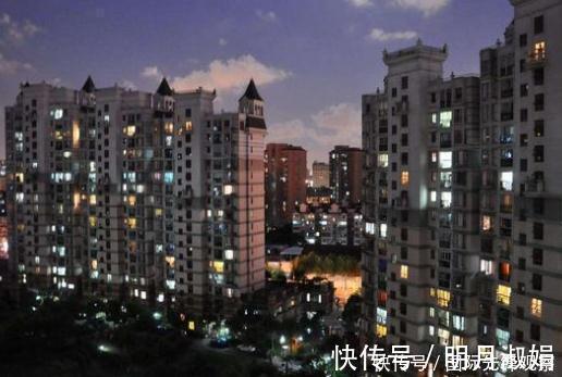 炒房|有人手里有不少房子，为啥不出租也不卖？房产商用四个字点破