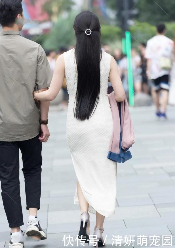 改良版旗袍搭配高跟鞋,弥漫出优雅气质,轻松秀出时尚知性美