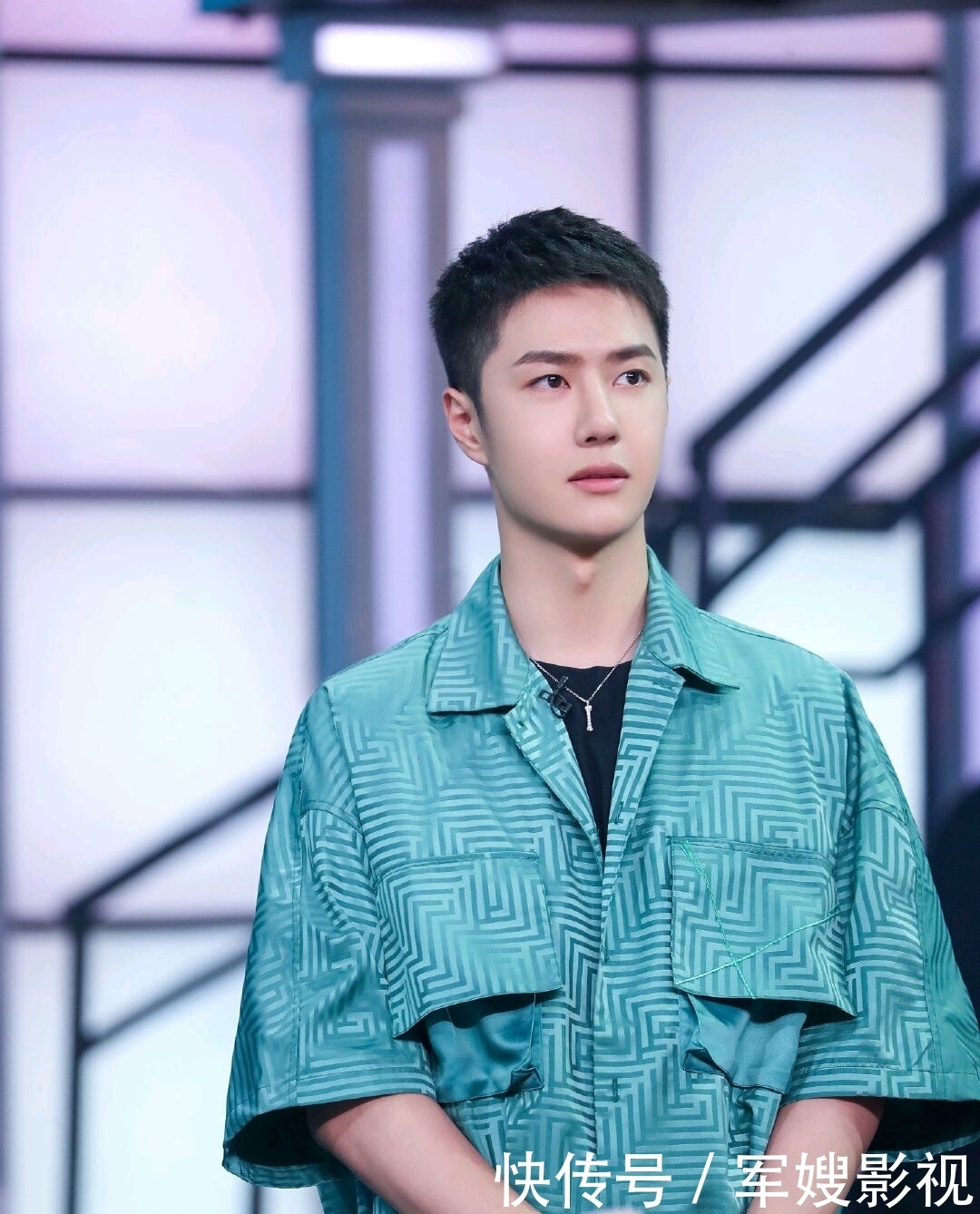 追星名场面!李一桐当众表白王一博,她眯眼甜笑,他的反应成亮点