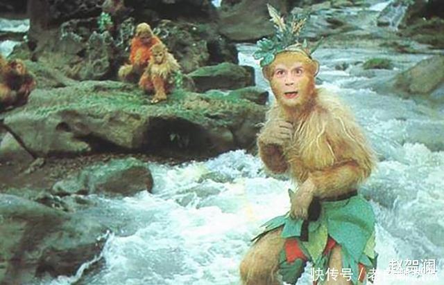 怪不得三界之中无人敢杀孙悟空,你看降生他的那块石头上刻了啥