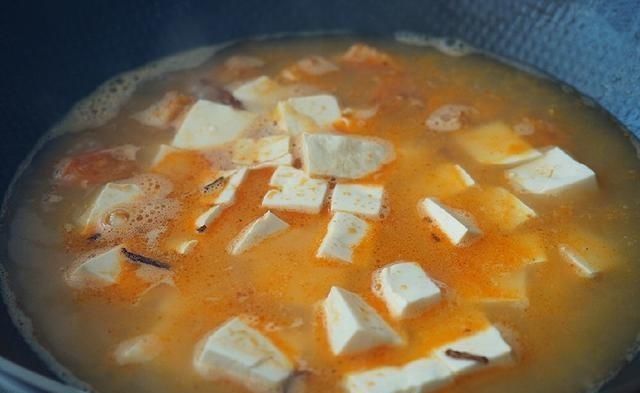 虾头不要扔这么做变废为宝,还鲜香的差点让人闪了舌头