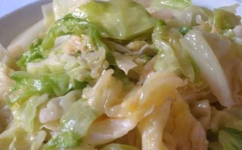 炒包菜|炒包菜总是很水很乏味?看看大厨怎么炒,鲜嫩入味,超级好吃