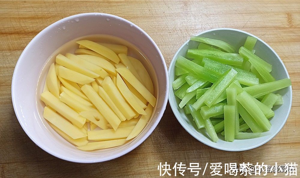 想吃干锅虾不用去饭店，教你在家做，下酒又下饭一大锅不够吃