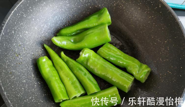 青椒|夏天多吃它,2块钱1斤,维C含量高,简单一炒,美味下饭
