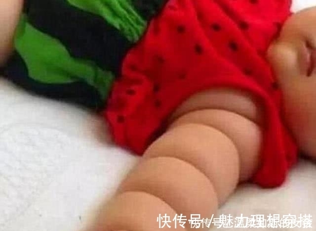 奶奶们|奶奶炫耀把孙子养的白胖,路人看后无奈:赶紧去医院看看吧