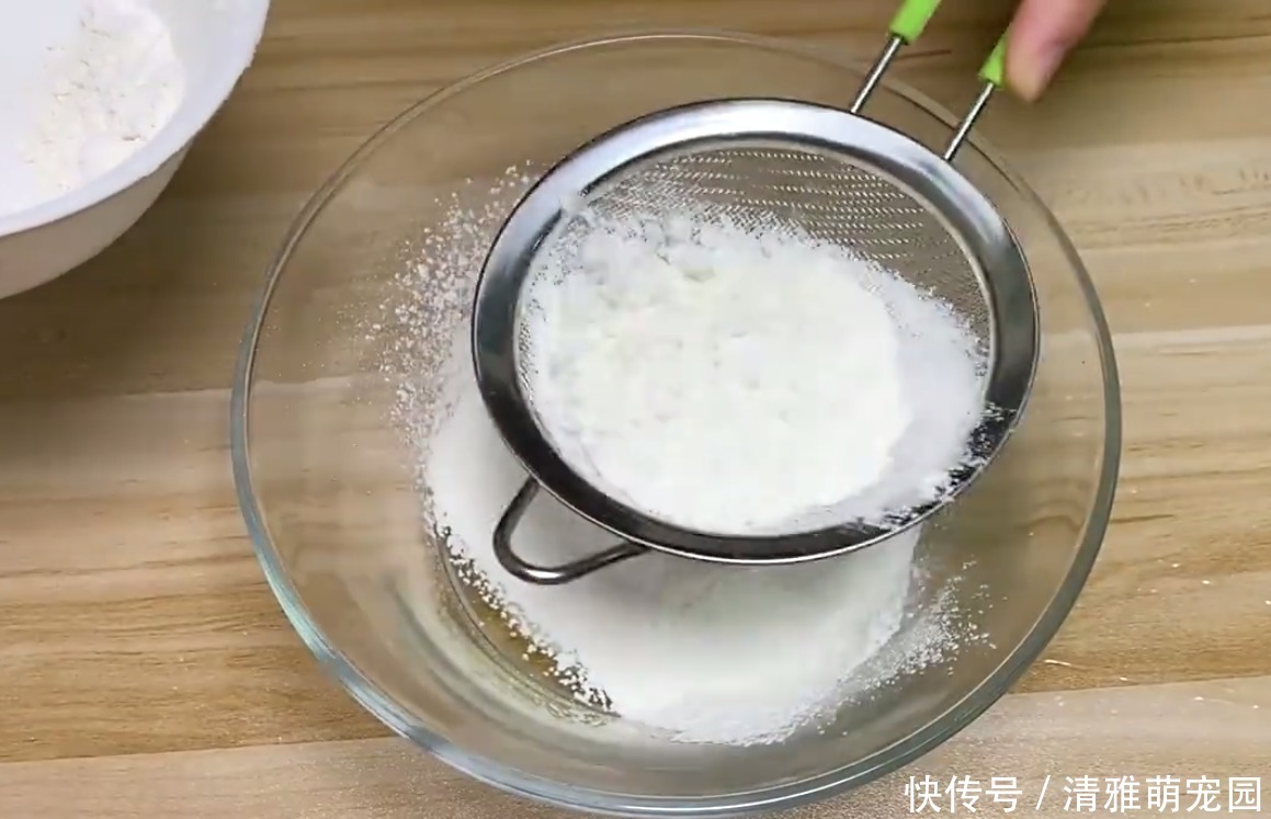 新鲜|蛋糕换一种新鲜做法,不用烤箱也能做出松软细腻的蛋糕