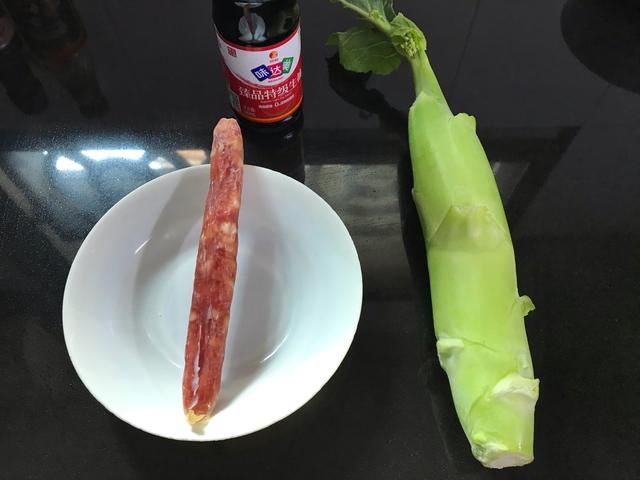 天气转凉，这碱性蔬菜要多吃，和腊肠一起炒，鲜香入味又下饭