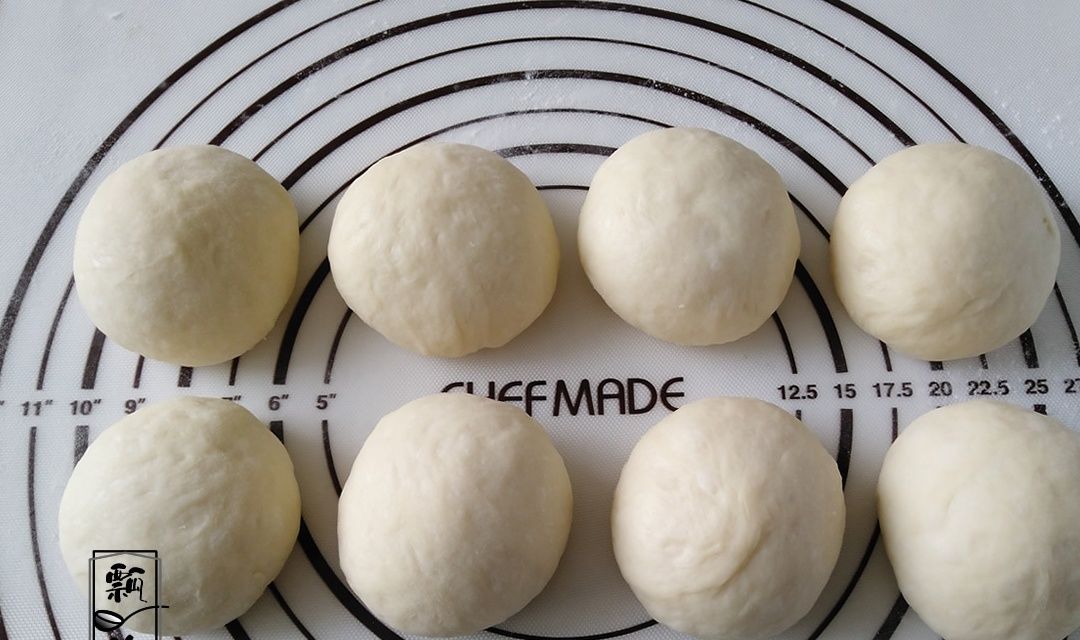 小笼包|孩子大人都爱的早餐,凉热都好吃,放三天不硬,比吃馅饼包子强