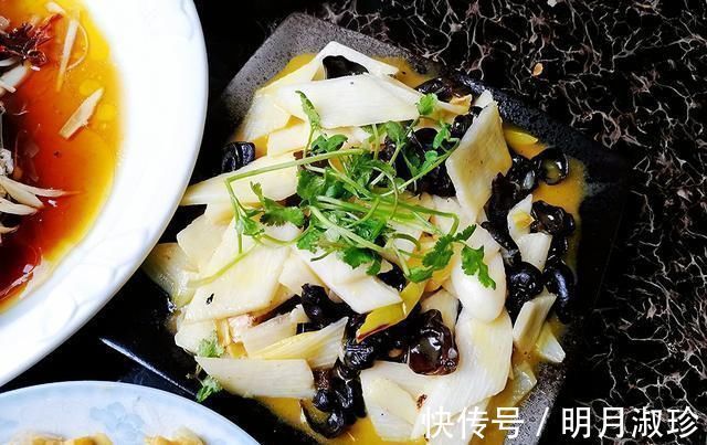 儿子|儿子领女友回家过年,看看妈妈做的年夜饭,网友这是想当婆婆了