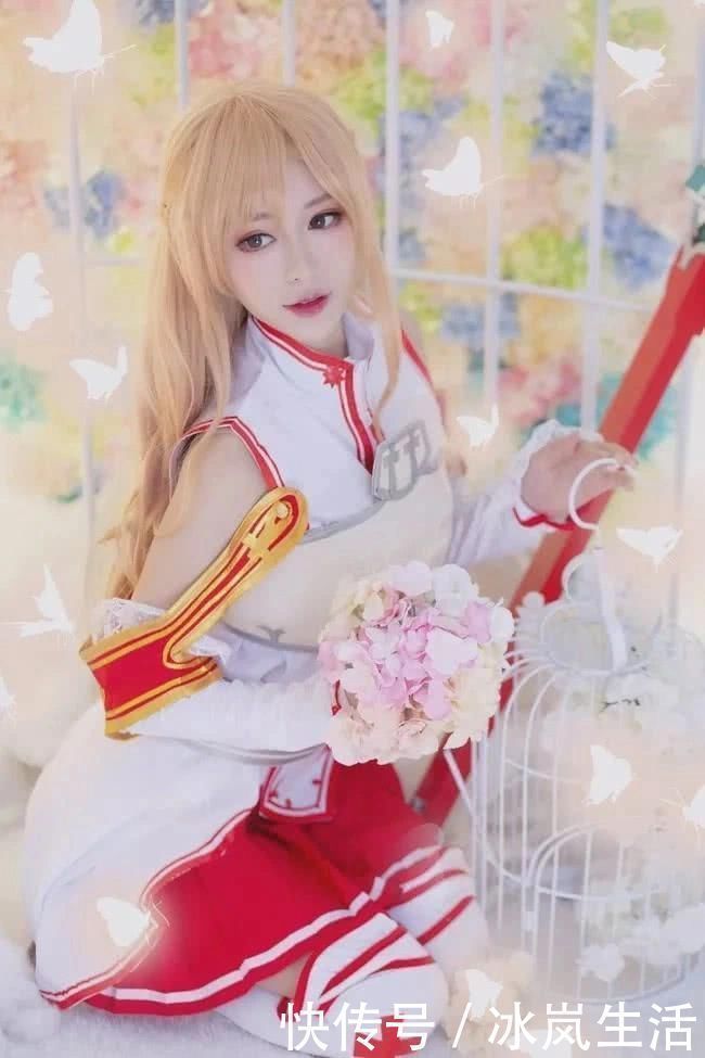 狐妖小红娘|大一学妹cos“亚丝娜”，秀丽气质迷人，坐下来那一刻迷失了自我