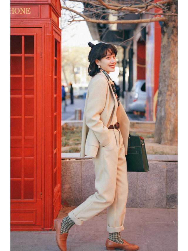 有气质|果然,西服外套还是配“牛仔裤”才洋气,显高显瘦,关键还耐看