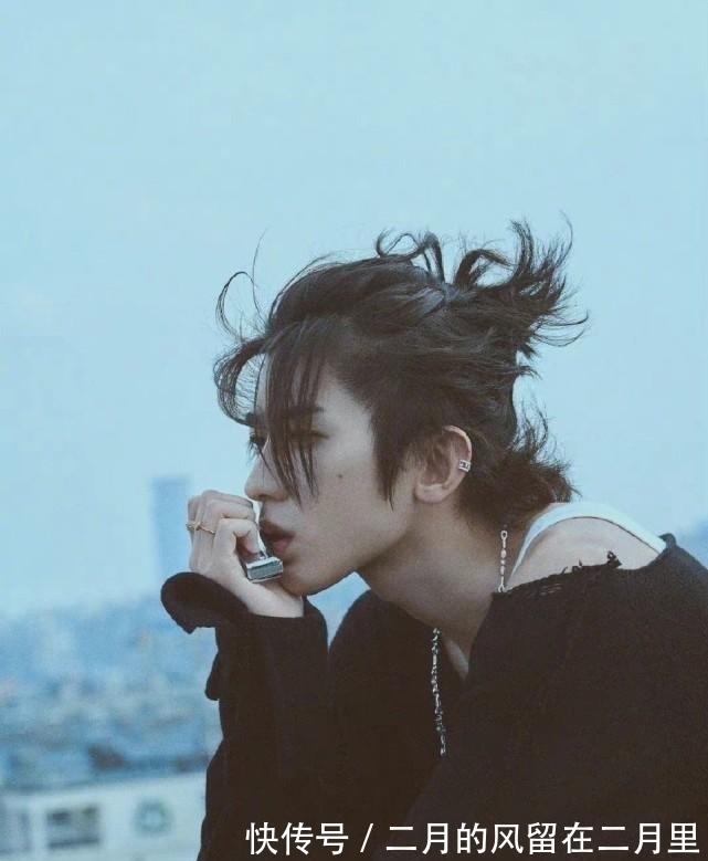 杂志|蔡徐坤全新杂志曝光,首次挑战硬汉风格,这个风格hold住了吗