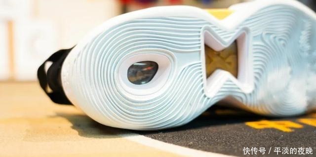 球鞋开箱PG5首发黑白配色,没有拉链颜值高了吗