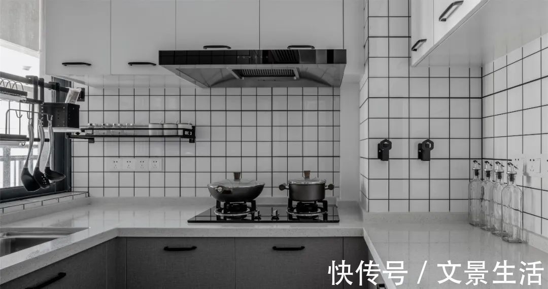 丹青色|89㎡现代简约,蓝色背景墙,搭配简约舒适软装,营造轻松时尚感