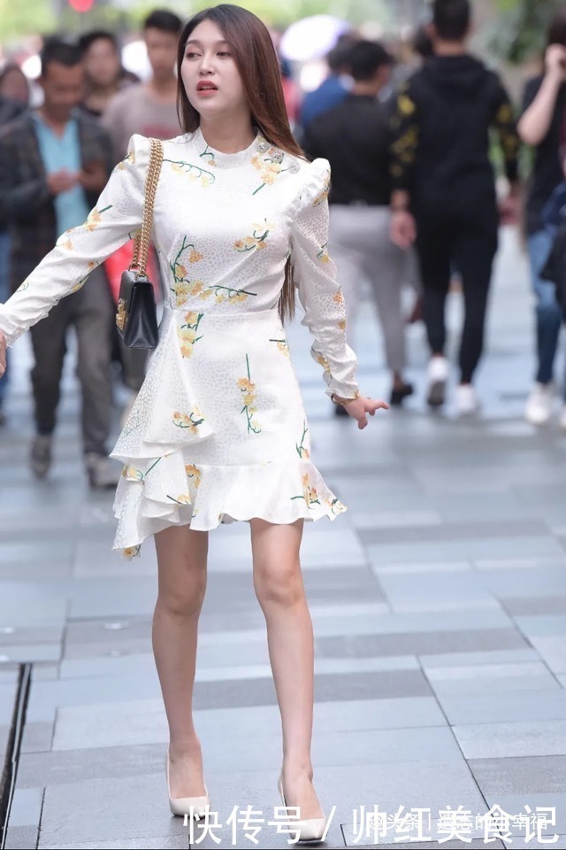 连衣裙|时尚带泡泡袖连衣裙,搭配同色尖头高跟鞋,穿出高贵优雅好气质
