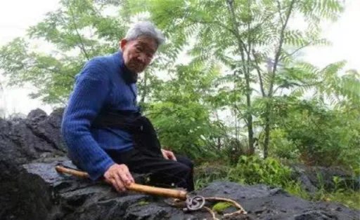 活死人墓|95岁长寿老人睡棺材，湖南永州大山中，你所不知道的“活死人墓”