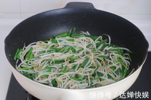 原来韭菜和此菜才是天生一对，3分钟就出锅，比大鱼大肉都香