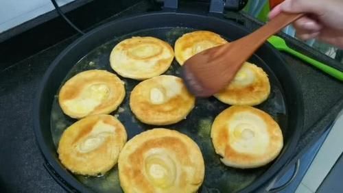 面粉别捣鼓做蛋糕了,现在流行它比蛋糕简单,比油条好吃,收藏