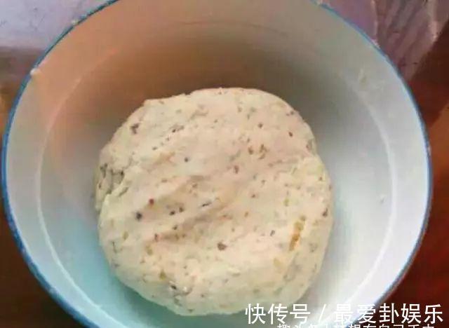 水杨酸|蟹爪兰盆里放勺它,叶片直立如铁,开花100朵